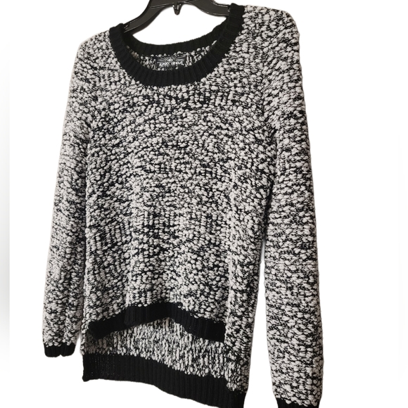 Almost Famous Fluffy Knit Sweater Size Large Black and White - Picture 3 of 6